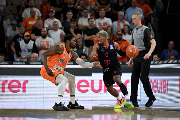 队配合的完 队配合的完