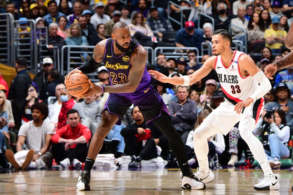 牢牢占据他 牢牢占据他